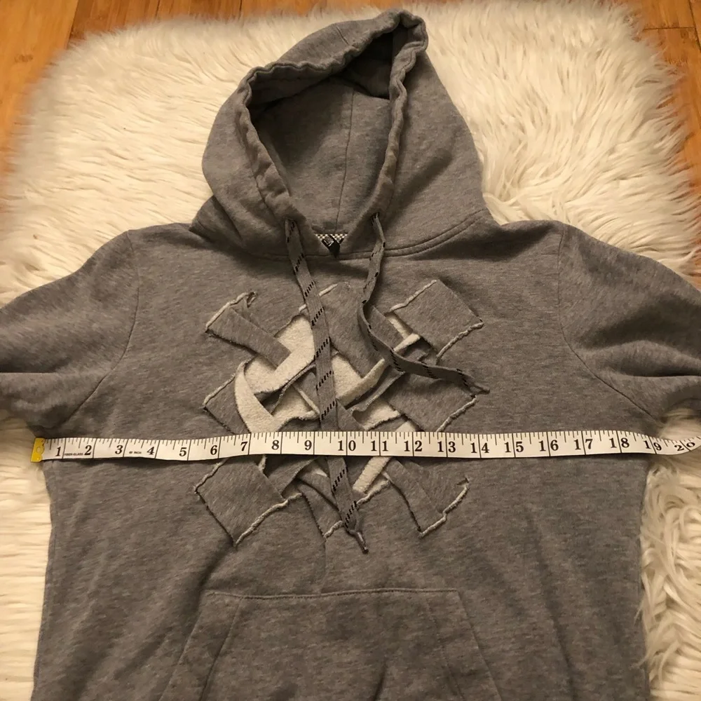Vans of the Wall Cut Out Kangaroo Pocket Grey Unisex Hoodie size M